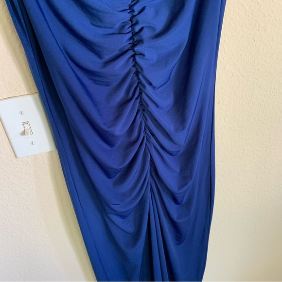 Venus Ruched Off Shoulder Gown - Picture 4 of 15